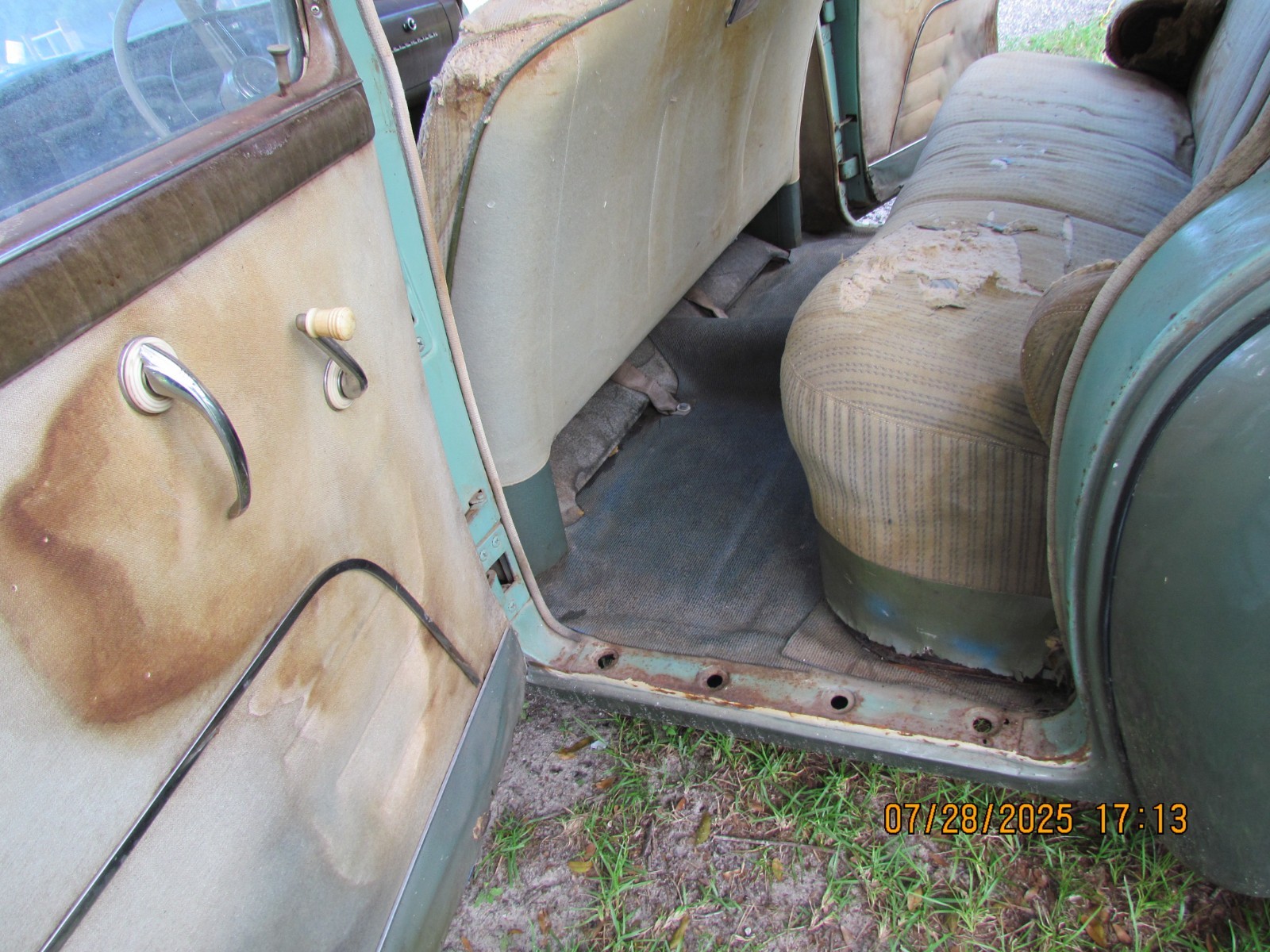 Plymouth-Cranbrook-1951-22