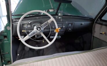 Plymouth-Cranbrook-1952-Green-Grey-2