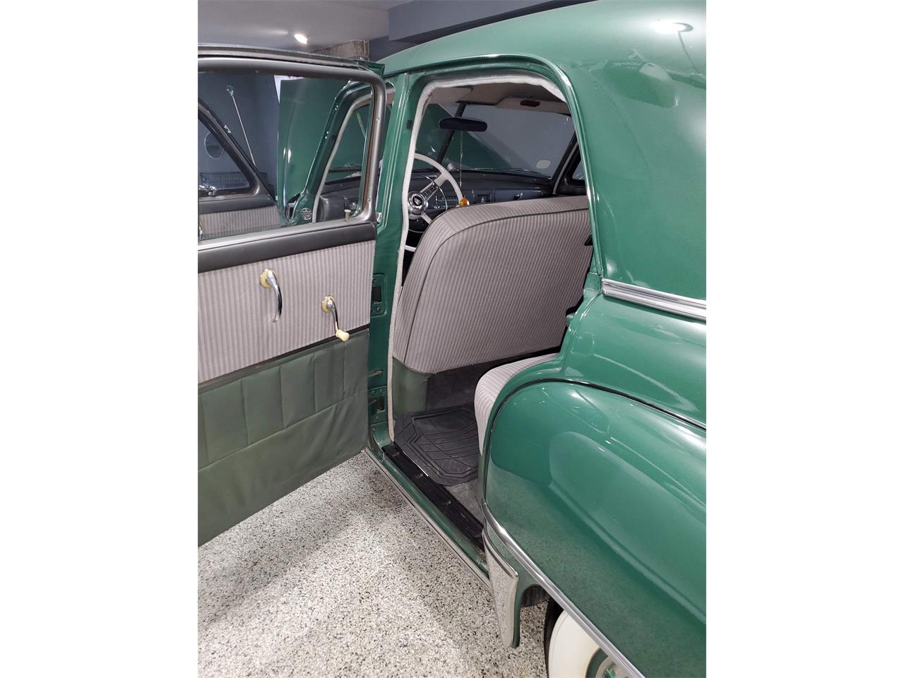 Plymouth-Cranbrook-1952-Green-Grey-3