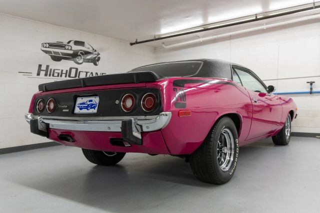 Plymouth-Cuda-1973-Coupe-37