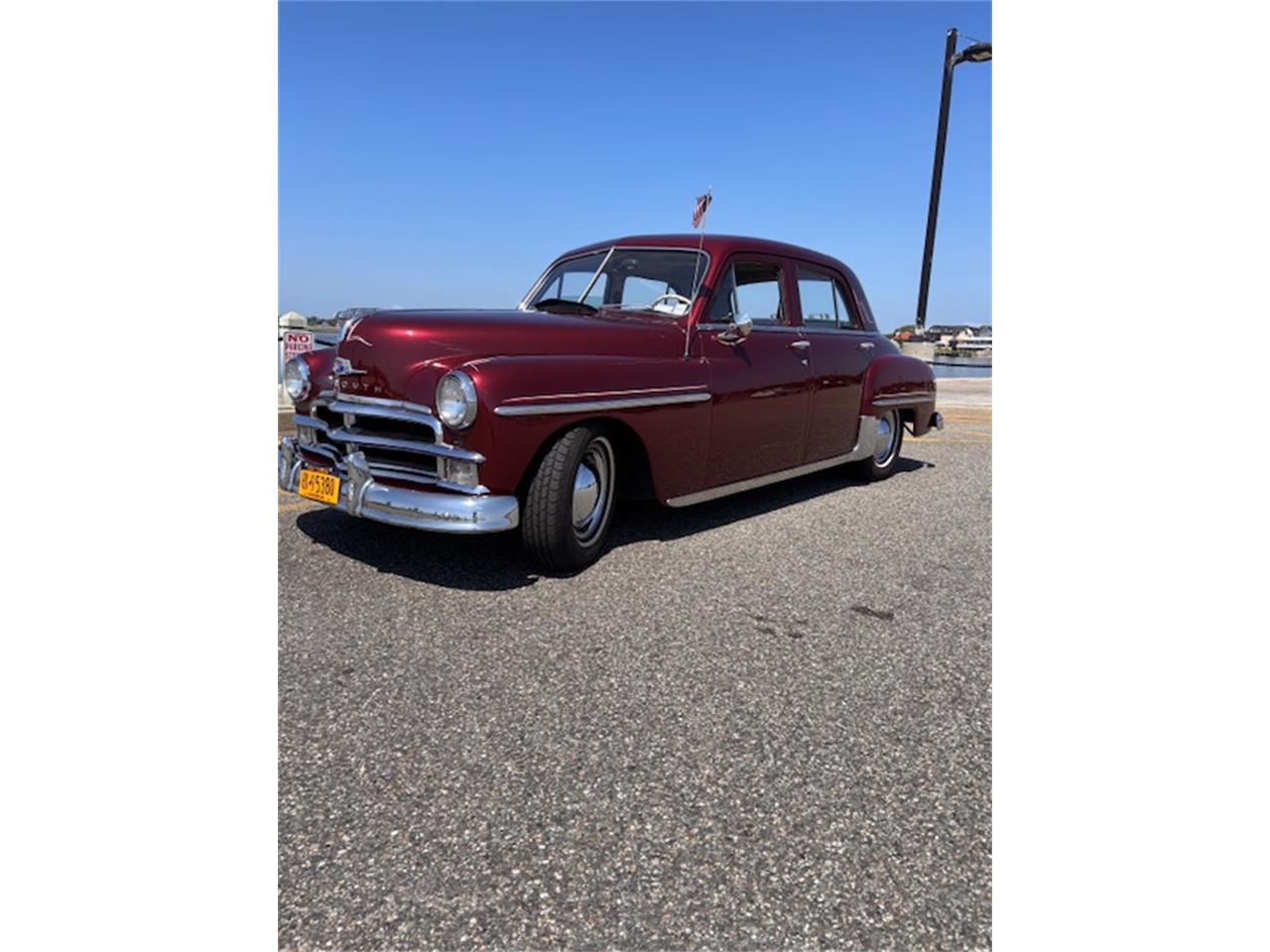Plymouth-Deluxe-1950-dark-red-off-white-2