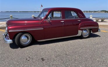 Plymouth-Deluxe-1950-dark-red-off-white