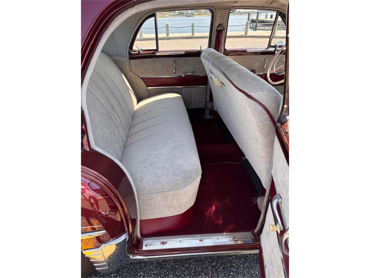 Plymouth-Deluxe-1950-dark-red-off-white-9
