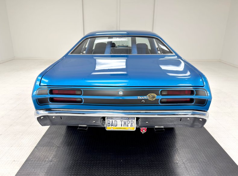 Plymouth-Duster-1971-Bright-Blue-Metallic-Black-11