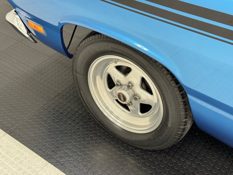 Plymouth-Duster-1971-Bright-Blue-Metallic-Black-16