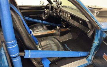Plymouth-Duster-1971-Bright-Blue-Metallic-Black-44