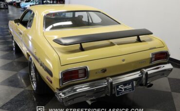 Plymouth-Duster-1975-Golden-Fawn-Gold-1