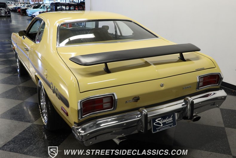 Plymouth-Duster-1975-Golden-Fawn-Gold-1