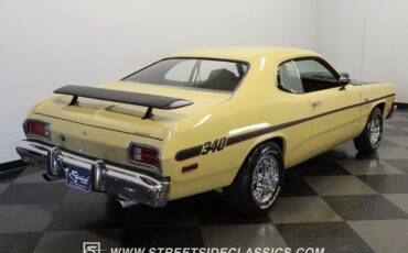 Plymouth-Duster-1975-Golden-Fawn-Gold-10