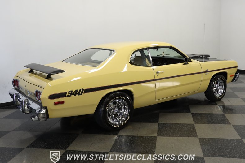 Plymouth-Duster-1975-Golden-Fawn-Gold-11