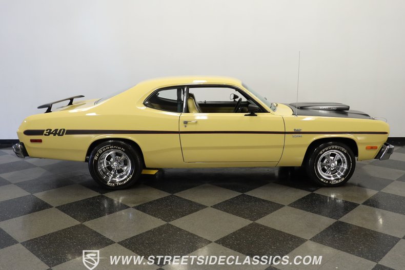 Plymouth-Duster-1975-Golden-Fawn-Gold-12