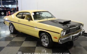 Plymouth-Duster-1975-Golden-Fawn-Gold-13