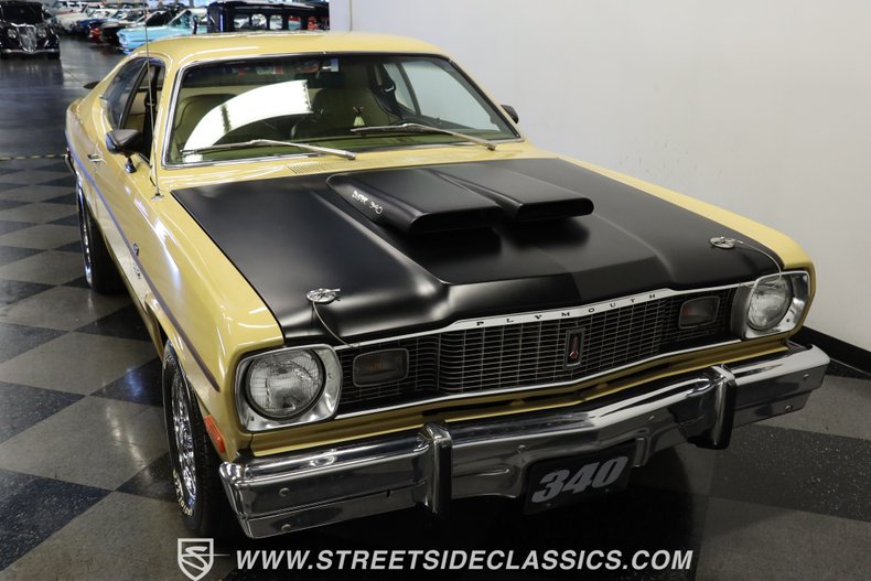 Plymouth-Duster-1975-Golden-Fawn-Gold-14