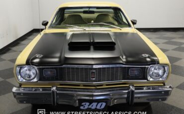 Plymouth-Duster-1975-Golden-Fawn-Gold-15