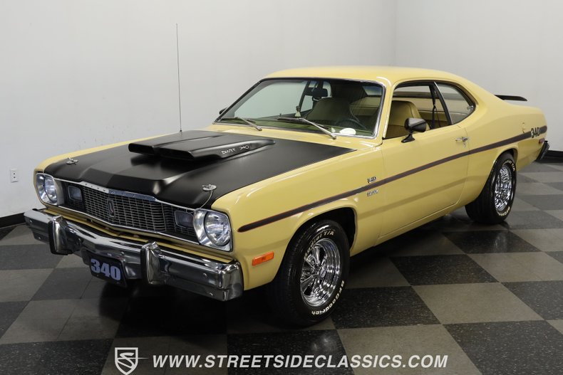 Plymouth-Duster-1975-Golden-Fawn-Gold-17
