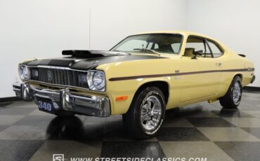 Plymouth-Duster-1975-Golden-Fawn-Gold-20