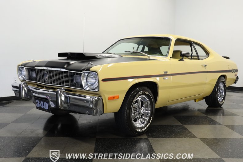 Plymouth-Duster-1975-Golden-Fawn-Gold-20