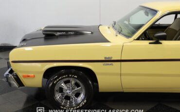 Plymouth-Duster-1975-Golden-Fawn-Gold-22