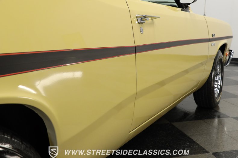 Plymouth-Duster-1975-Golden-Fawn-Gold-23