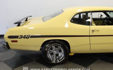 Plymouth-Duster-1975-Golden-Fawn-Gold-24