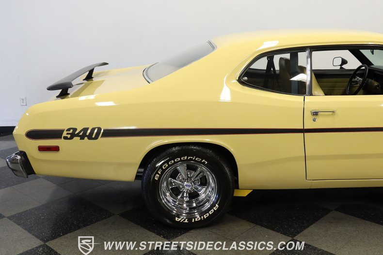 Plymouth-Duster-1975-Golden-Fawn-Gold-24