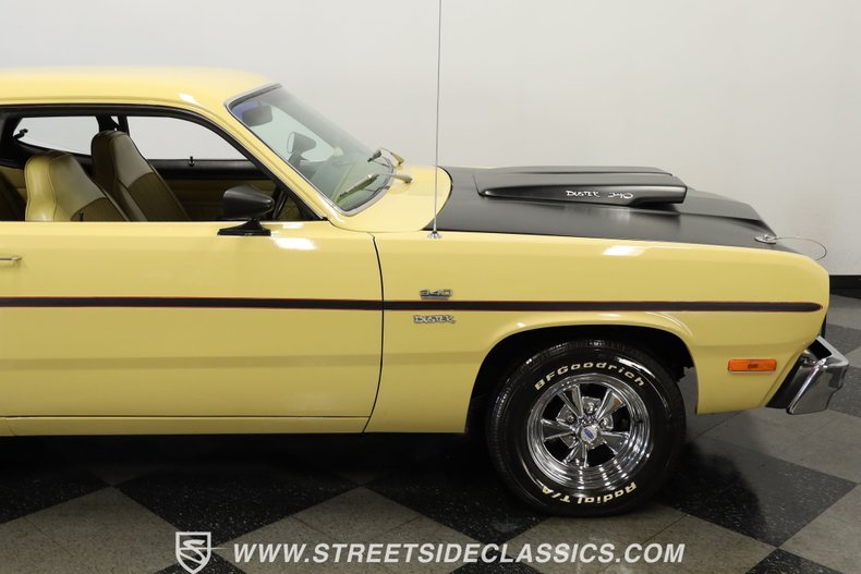 Plymouth-Duster-1975-Golden-Fawn-Gold-25