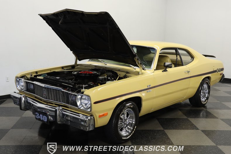 Plymouth-Duster-1975-Golden-Fawn-Gold-26