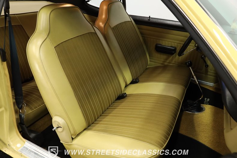 Plymouth-Duster-1975-Golden-Fawn-Gold-3