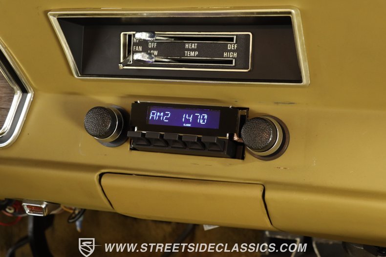 Plymouth-Duster-1975-Golden-Fawn-Gold-36