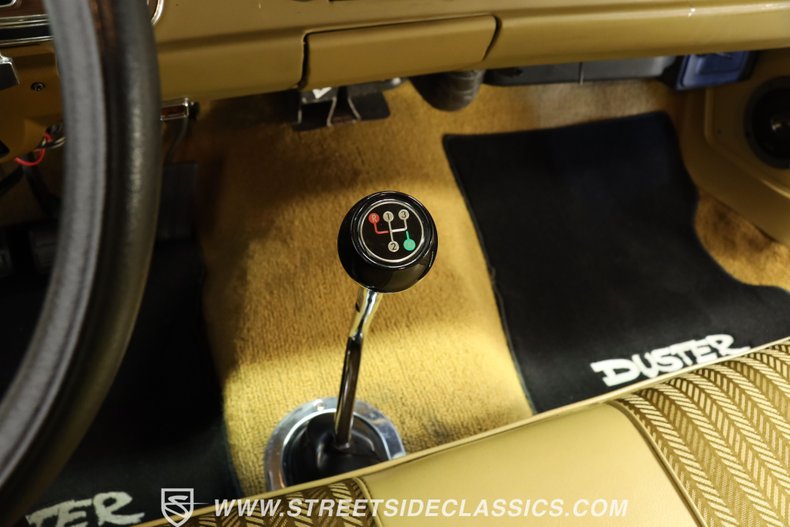 Plymouth-Duster-1975-Golden-Fawn-Gold-37