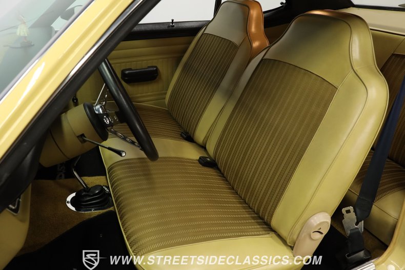 Plymouth-Duster-1975-Golden-Fawn-Gold-39