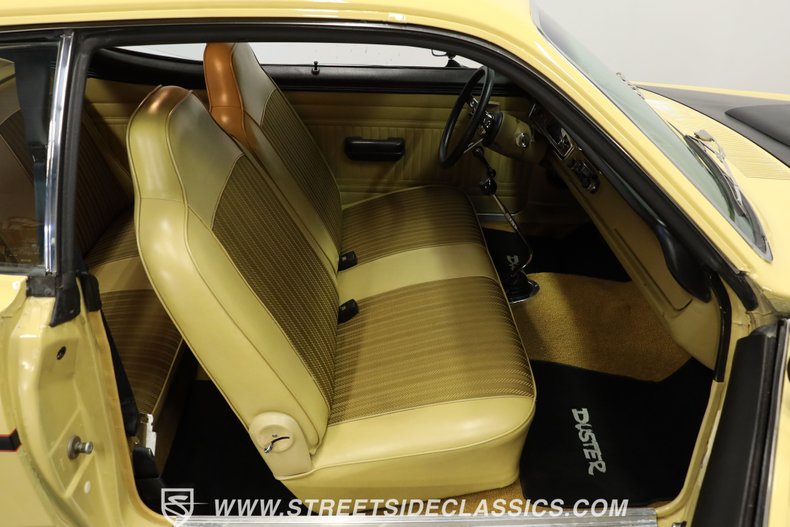 Plymouth-Duster-1975-Golden-Fawn-Gold-40
