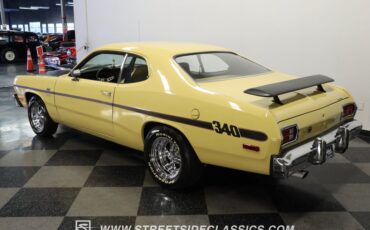 Plymouth-Duster-1975-Golden-Fawn-Gold-45