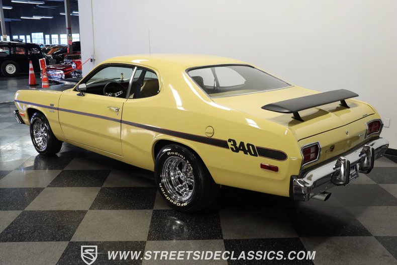 Plymouth-Duster-1975-Golden-Fawn-Gold-45