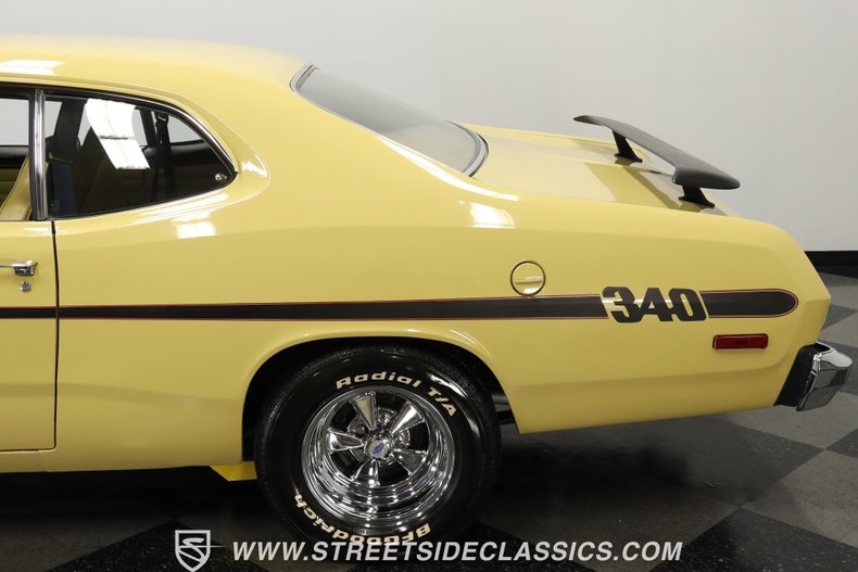Plymouth-Duster-1975-Golden-Fawn-Gold-46