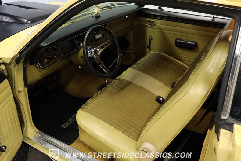 Plymouth-Duster-1975-Golden-Fawn-Gold-6
