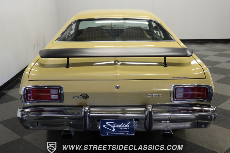 Plymouth-Duster-1975-Golden-Fawn-Gold-8