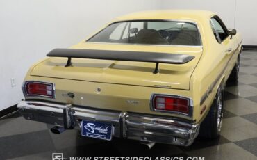 Plymouth-Duster-1975-Golden-Fawn-Gold-9