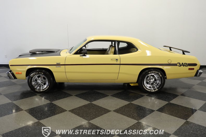 Plymouth-Duster-1975-Golden-Fawn-Gold
