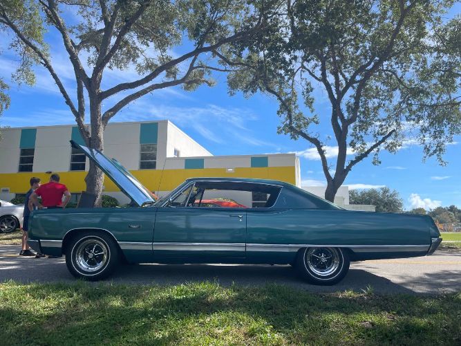 Plymouth-Fury-iii-1967-Green-3