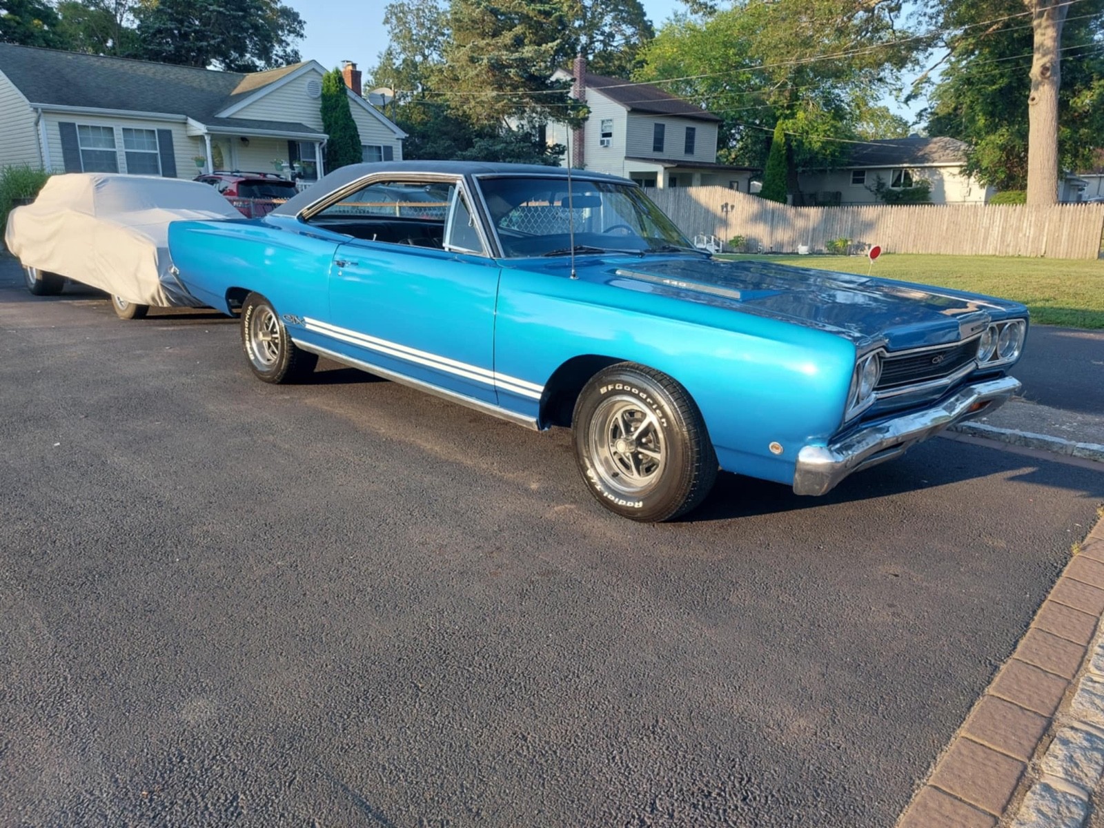 Plymouth-GTX-1968-1