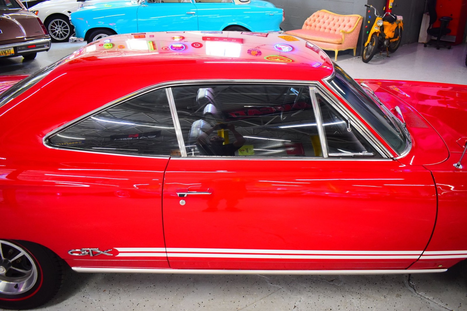 Plymouth-GTX-1968-5