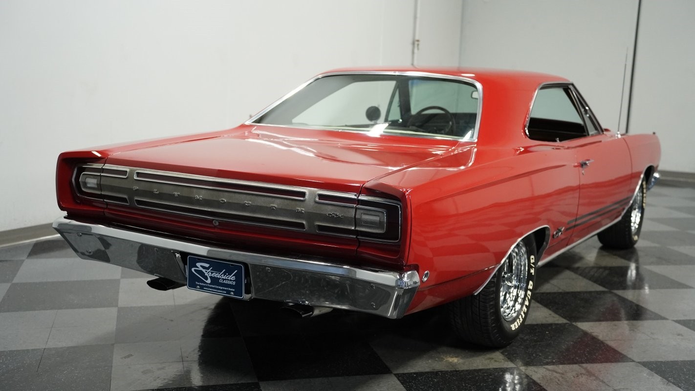 Plymouth-GTX-1968-Hardtop-10