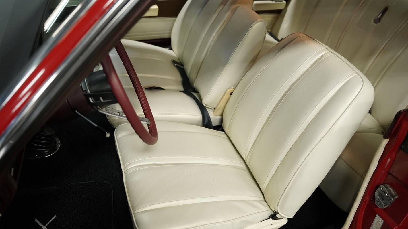 Plymouth-GTX-1968-Hardtop-35