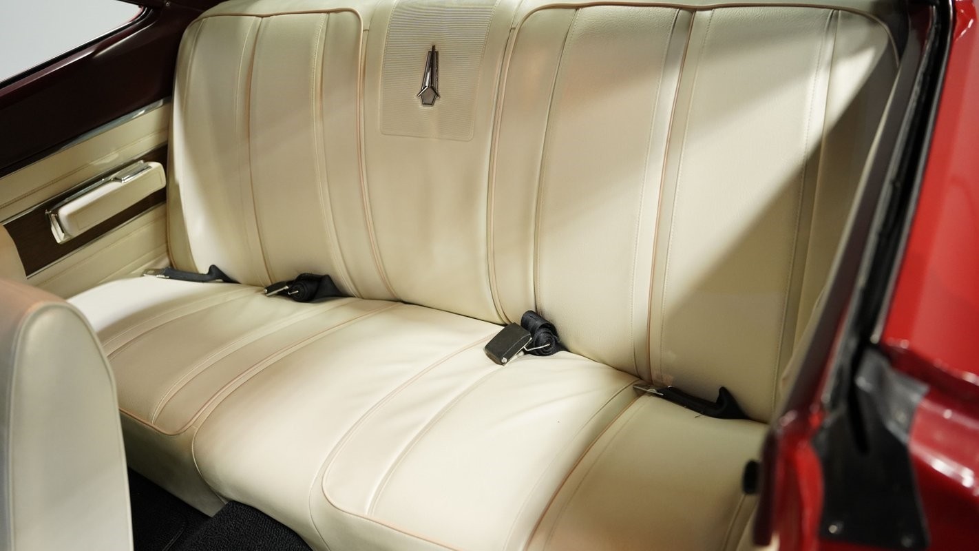 Plymouth-GTX-1968-Hardtop-36
