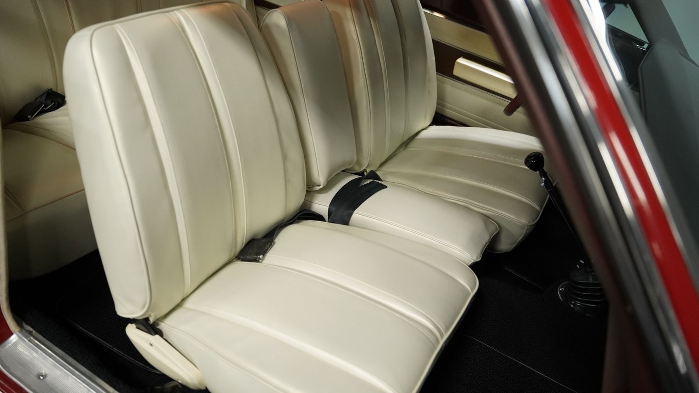 Plymouth-GTX-1968-Hardtop-38