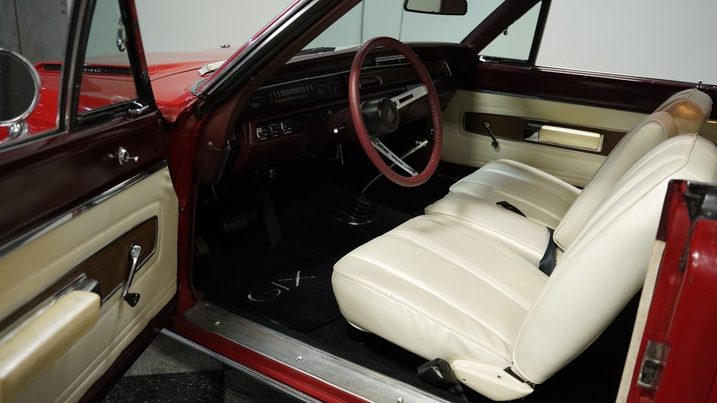 Plymouth-GTX-1968-Hardtop-4