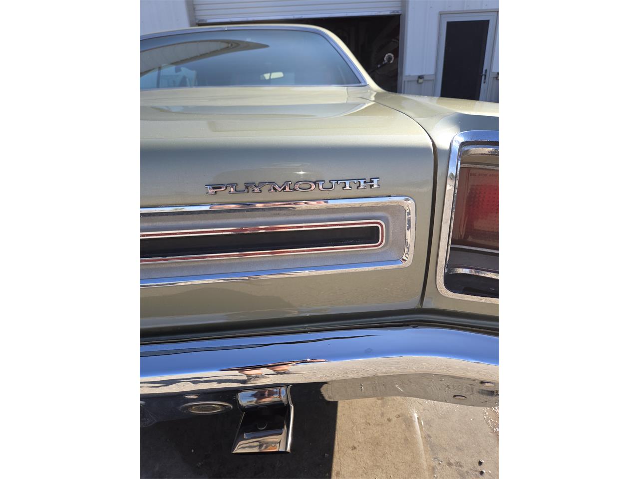 Plymouth-Gtx-1969-Sage-green-gold-Black-white-blue-10