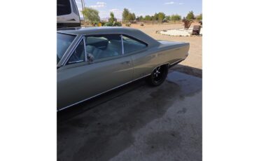 Plymouth-Gtx-1969-Sage-green-gold-Black-white-blue-23