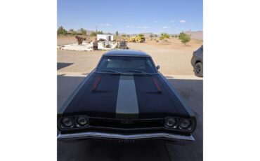 Plymouth-Gtx-1969-Sage-green-gold-Black-white-blue-4